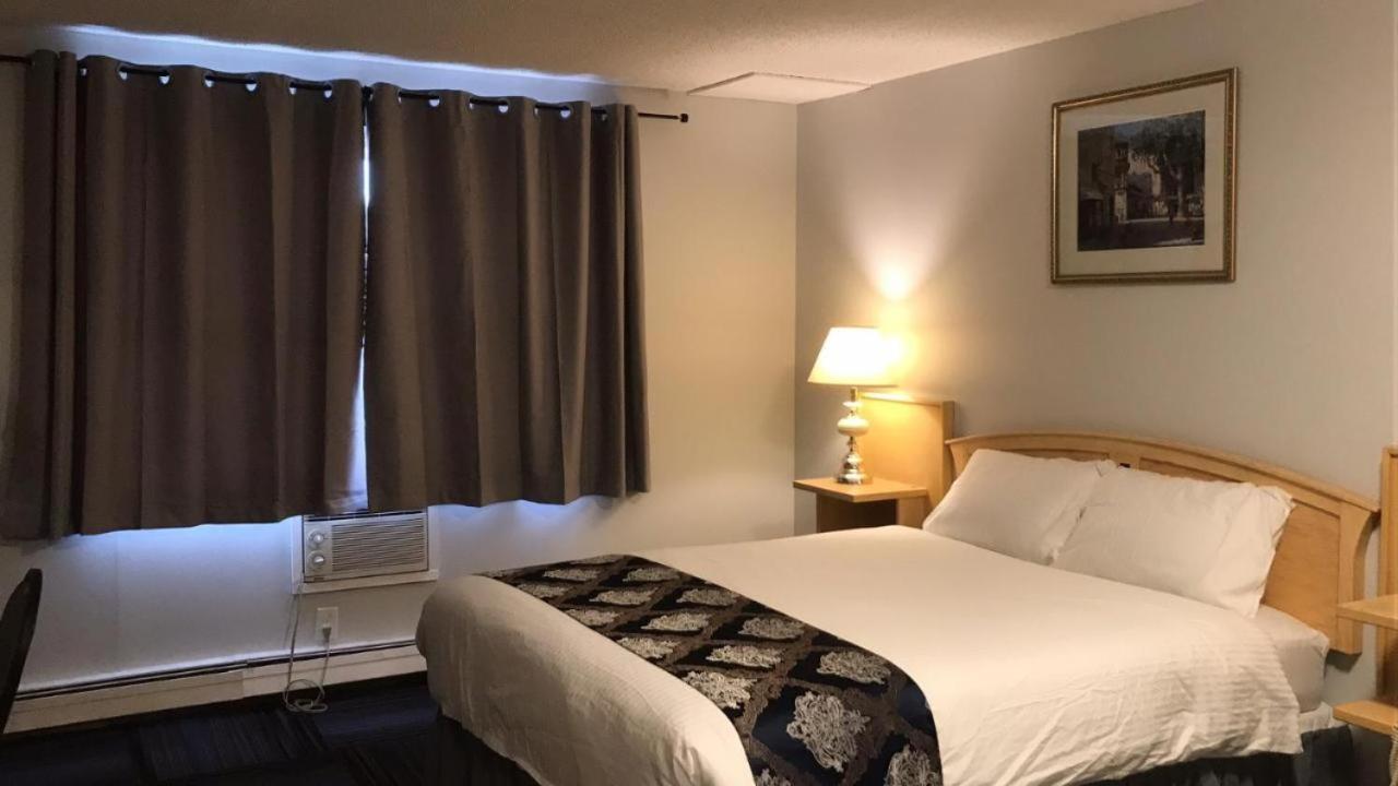 Country Garden Inn & Restaurant Smoky Lake Esterno foto