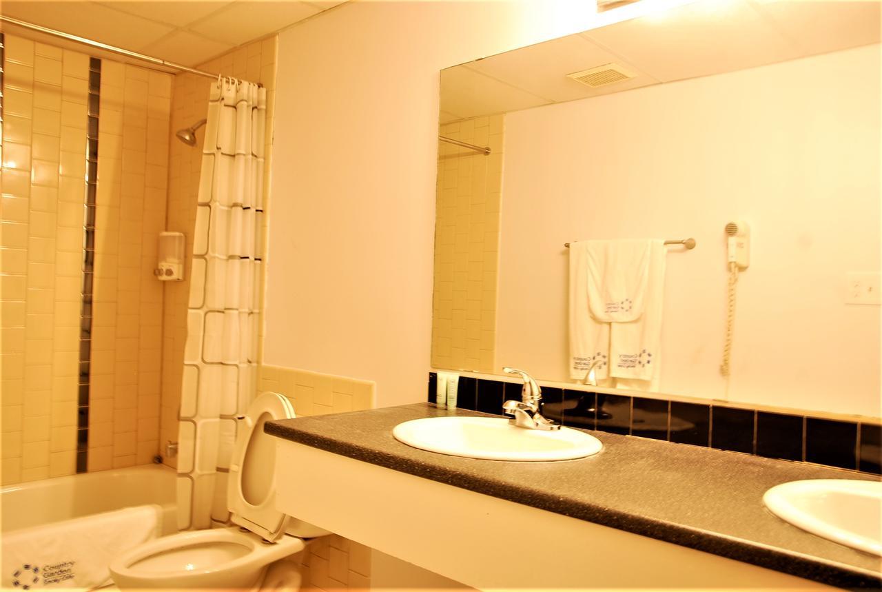 Country Garden Inn & Restaurant Smoky Lake Esterno foto