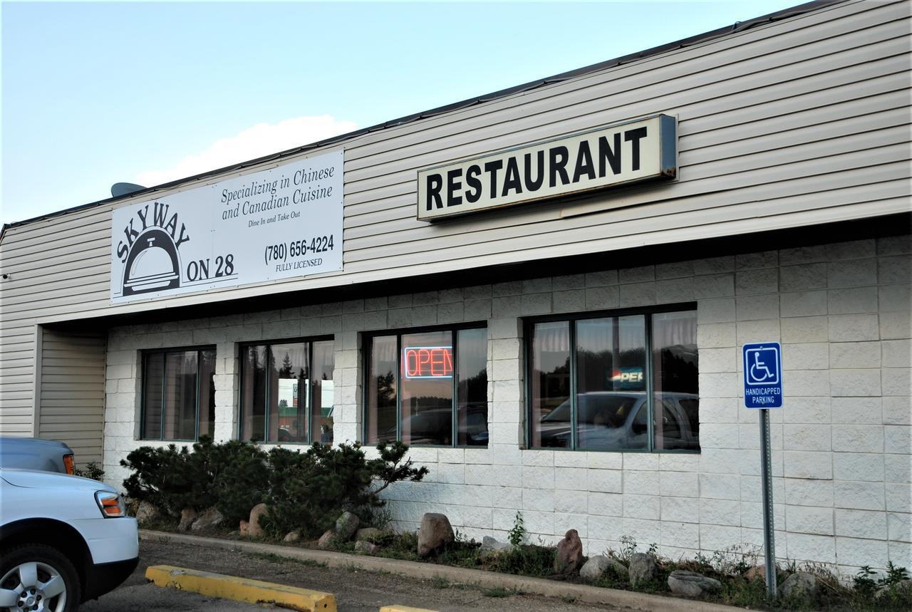 Country Garden Inn & Restaurant Smoky Lake Esterno foto