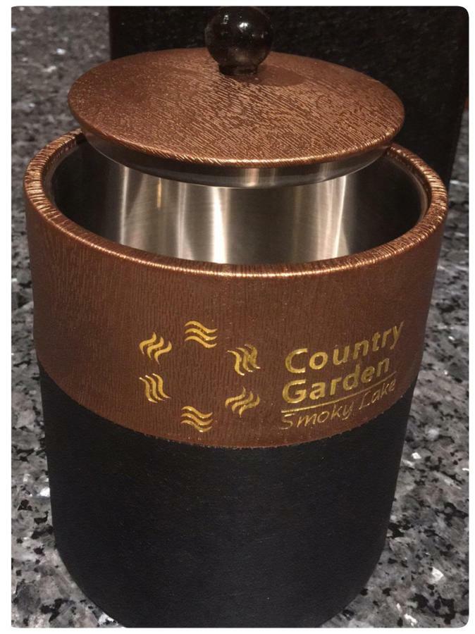 Country Garden Inn & Restaurant Smoky Lake Esterno foto