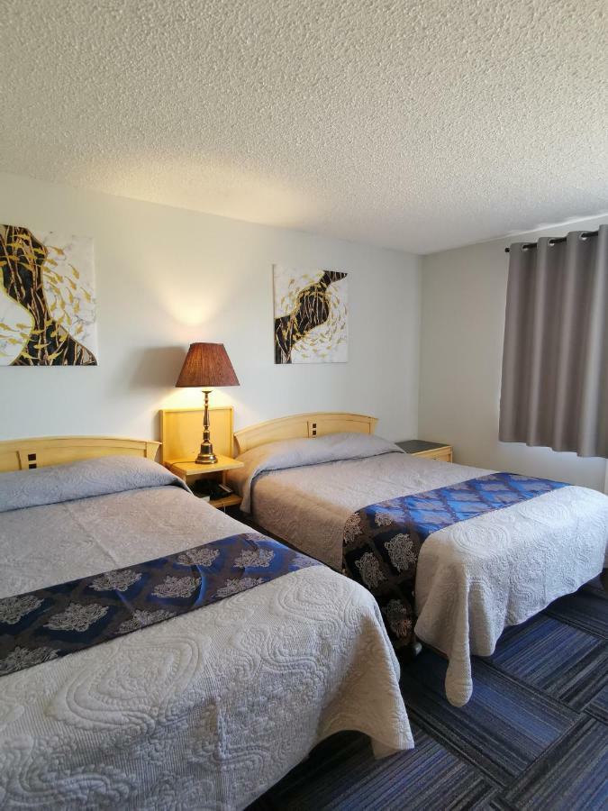 Country Garden Inn & Restaurant Smoky Lake Esterno foto